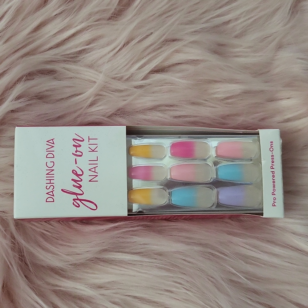 Brand New DASHING DIVA NailBliss False Nails-L
